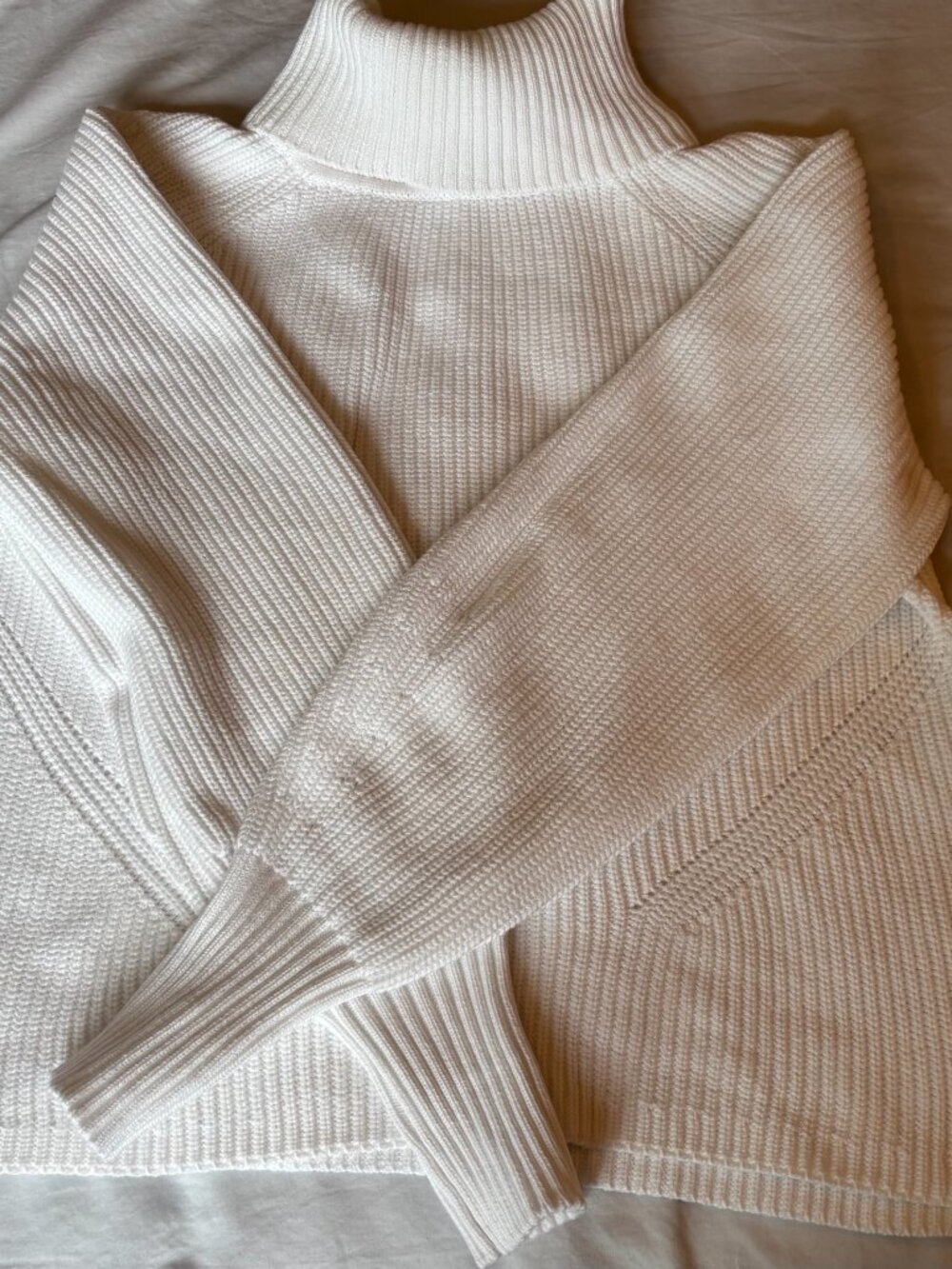 Livøm Winter White Ribbed Turtleneck Sweater – Size M